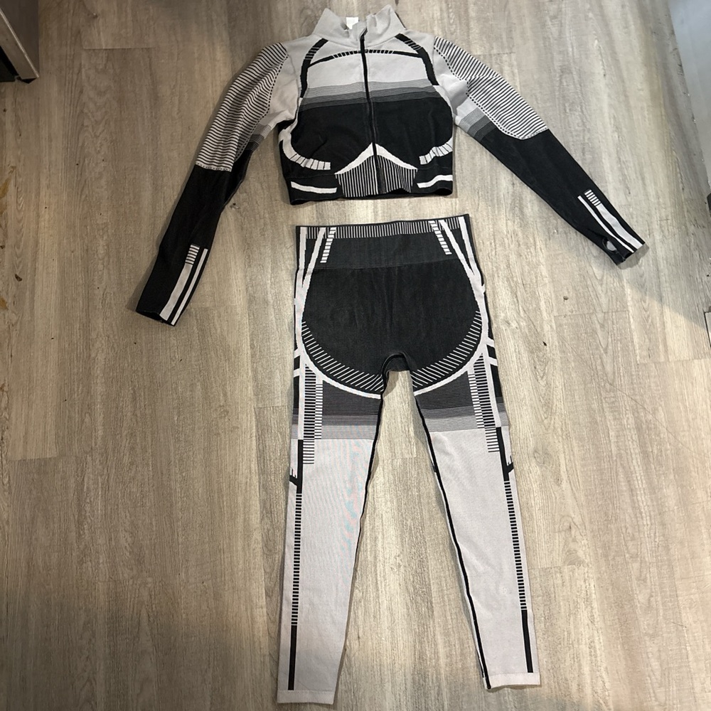Black and White Women's Leggings Set